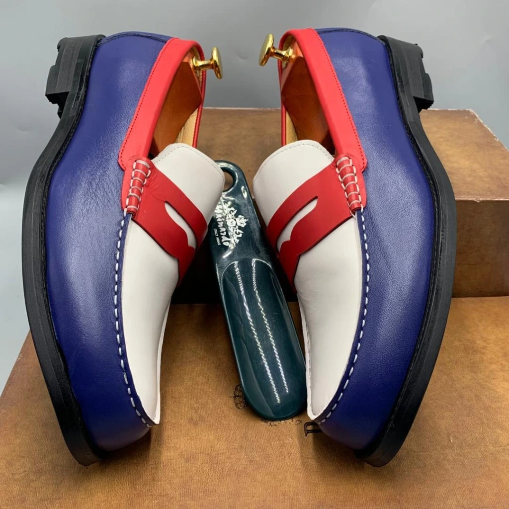 mocassin blue white red