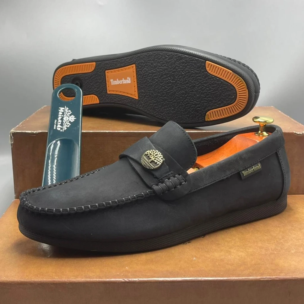 mocassin
