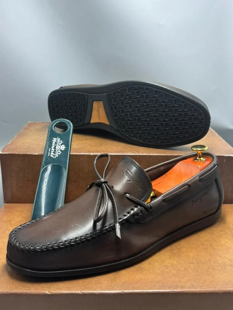mocassin