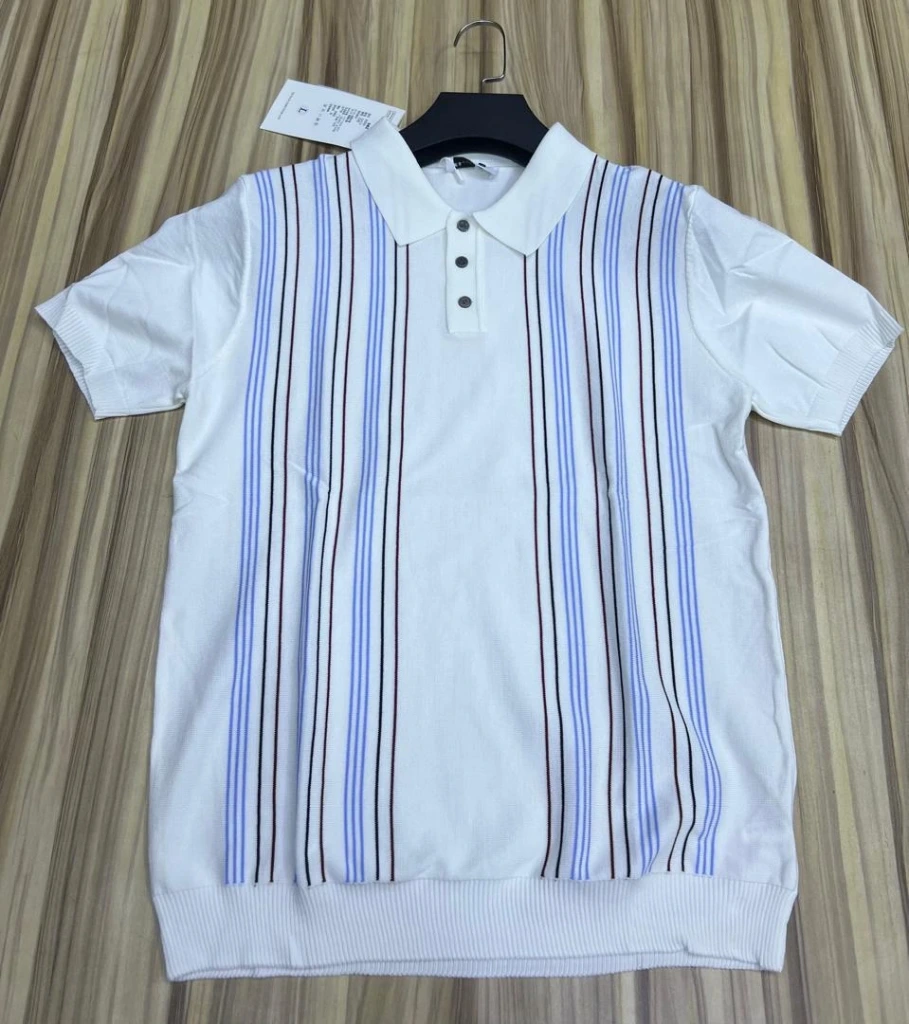Polo blanc a motif bleu noir