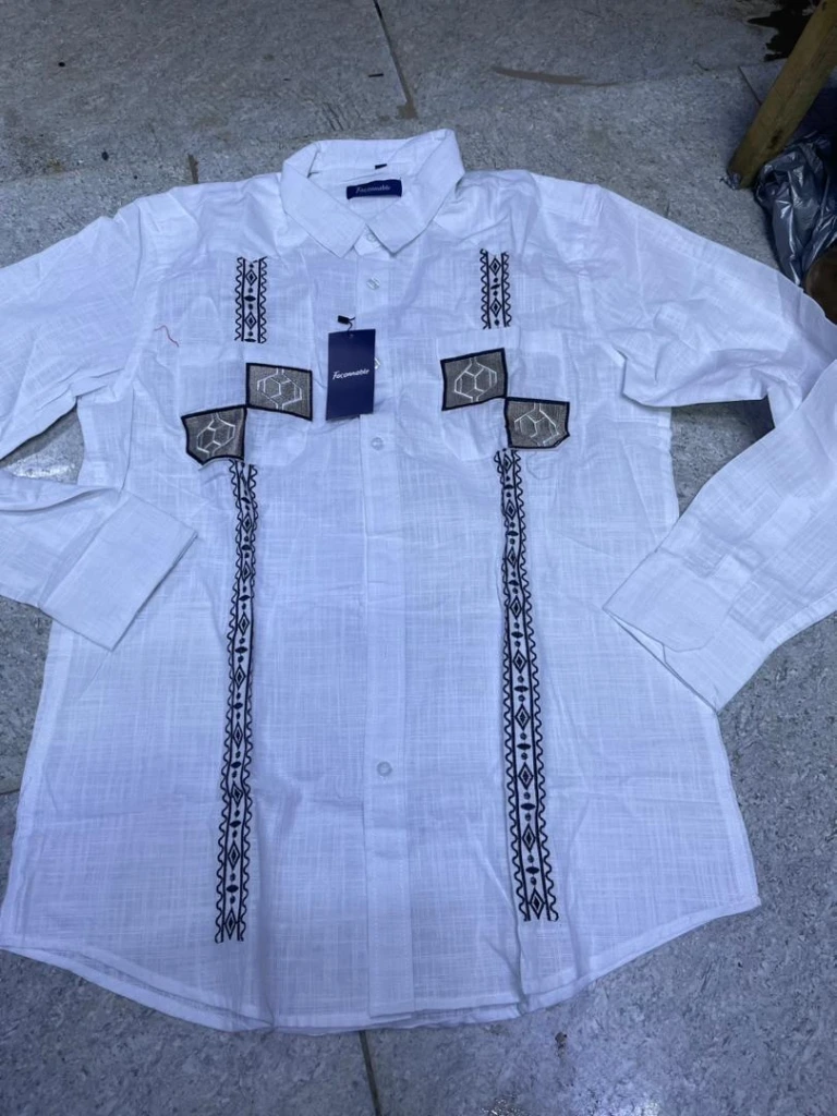 chemise blanche a motif noir